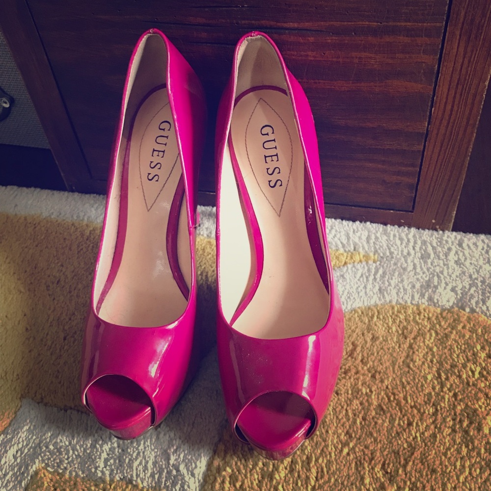 Guess open toed pumps